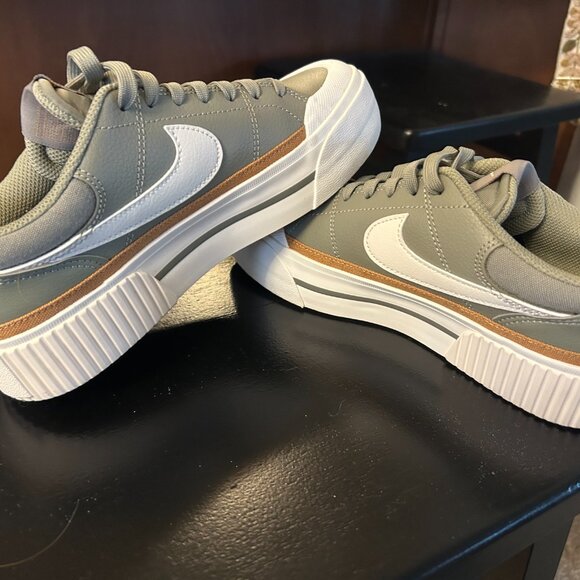 Women's Nike Court Legacy Lift Platform Sneakers - Picture 5 of 8